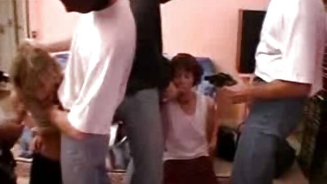 Desi babe baisée dur en levrette et en jeune fille vierge porn missionnaire