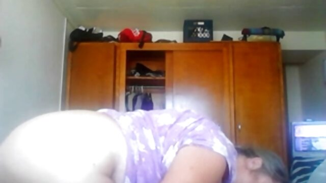 femme étant partagée un peu xnxx de vierge plus ex