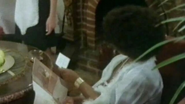 Femme d'affaires et un garçon film porno femme vierge local