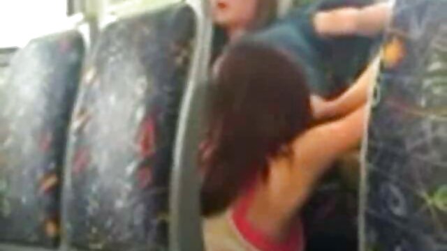 Lezdom Vivie Delamonico strapon baise la mignonne porno fille vierge arabe