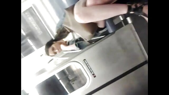 Jeune belle-fille potelée et jolie seins film porno avec des filles vierges défoncés le fait