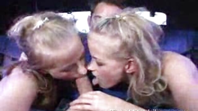 Frapper l'adolescente Chanel porn fille vierge Collins au casting