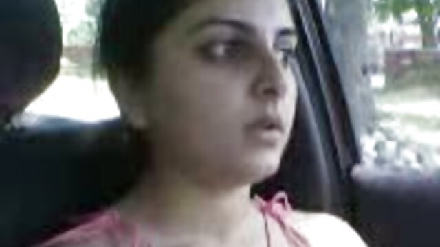 Charlotte Cross a video xxx fille vierge besoin de l'attention de son beau-père