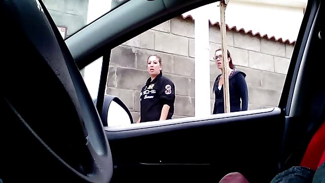 Domina Beauty chevauche son petit ami pornographie vierge dominé