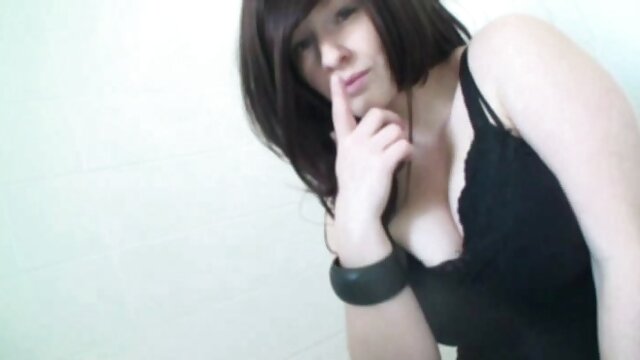 Skylar, une fille de 21 ans, video porno fille vierge fait une pipe