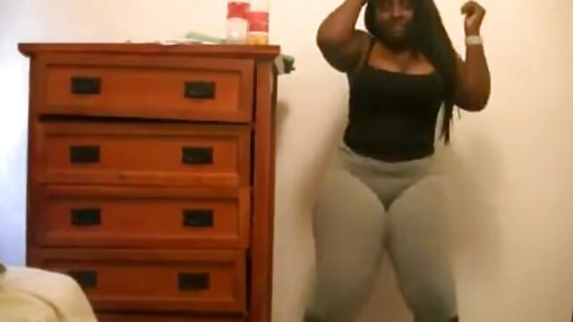 Baise xxx fille vierge anale au gloryhole