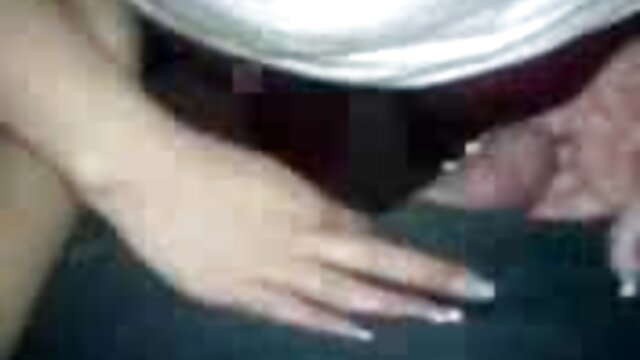 Deux esclaves nus xnxx femme vierge devant une maîtresse lesbienne