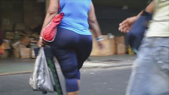 Mature en bas séduit deux mecs film x femme vierge