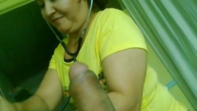 TINY4K Lean Jessica Rex a sa chatte pourno vierge frottée et baisée