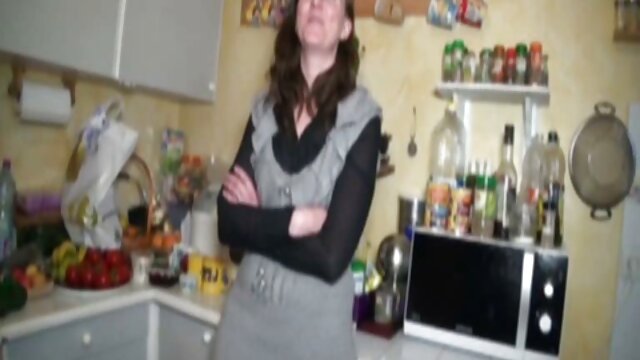 Je xxxx vierge mets ce tout petit short en jean que tu aimes tant